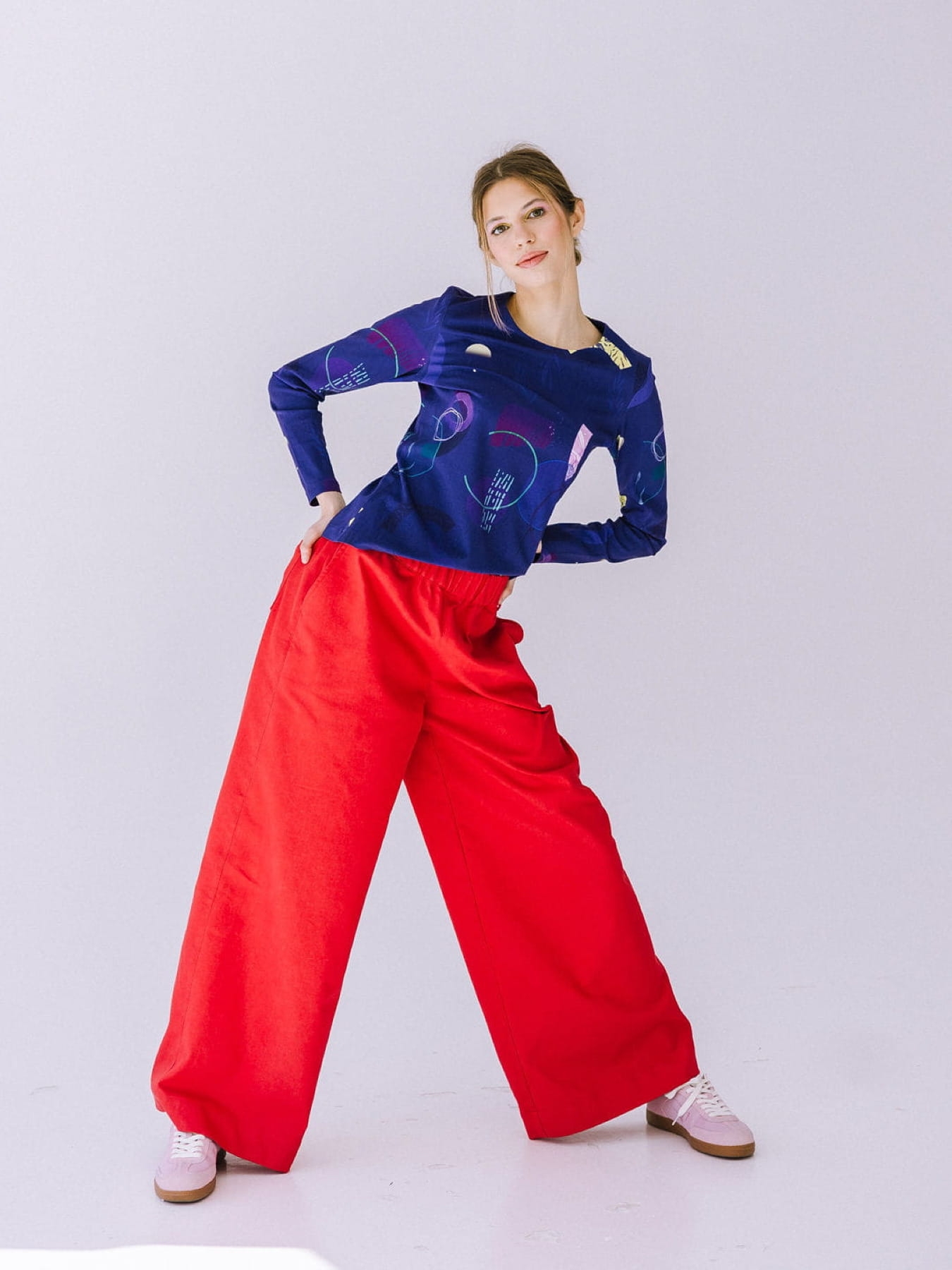 Spodnie "Rita" – szerokie spodnie w kolorze czerwonym