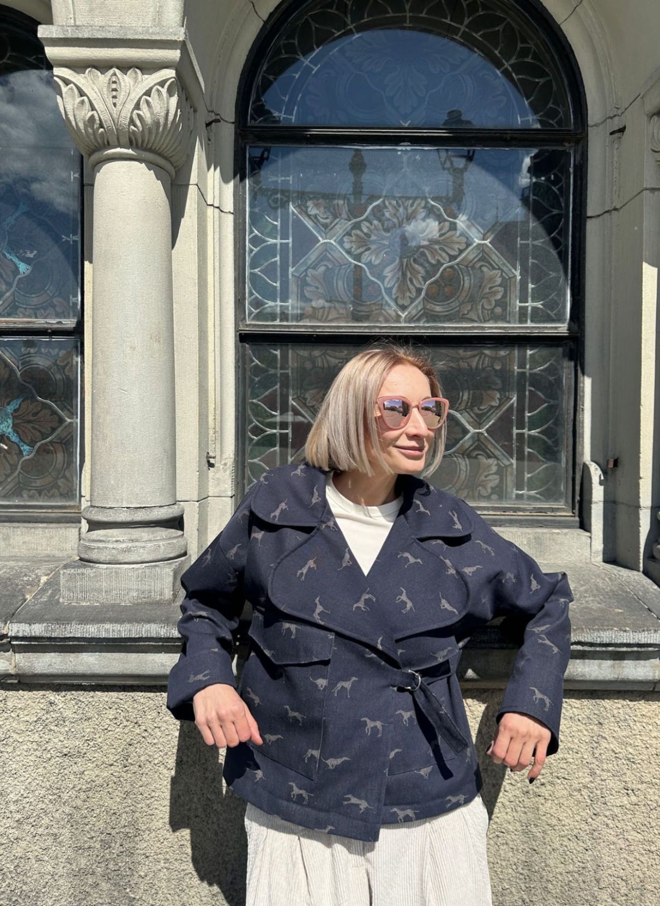 Kurtka Vanita – limitowana kurtka jeansowa z unikatowym nadrukiem chartów.