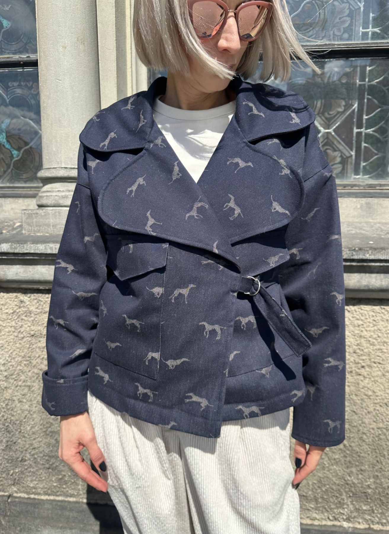 WKurtka Vanita – limitowana kurtka jeansowa z unikatowym nadrukiem chartów.