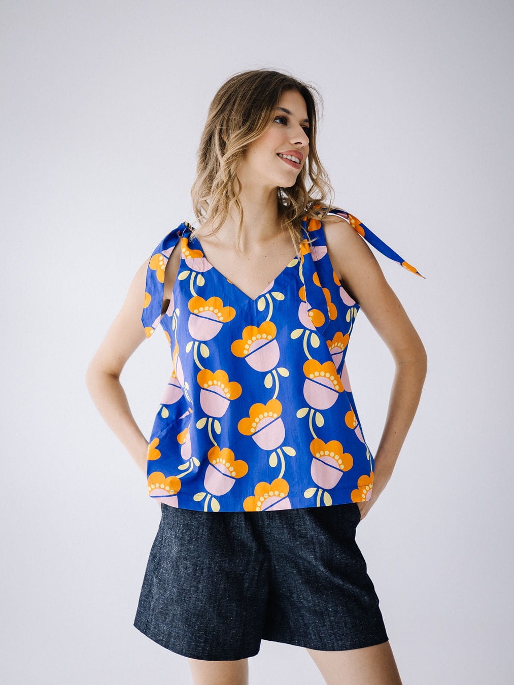 BLUZKA LUCCA – Z WIĄZANIEM NA RAMIONACH