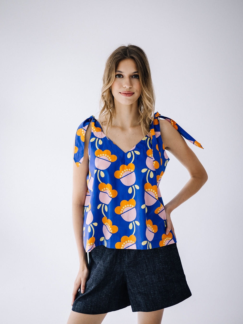 BLUZKA LUCCA – Z WIĄZANIEM NA RAMIONACH