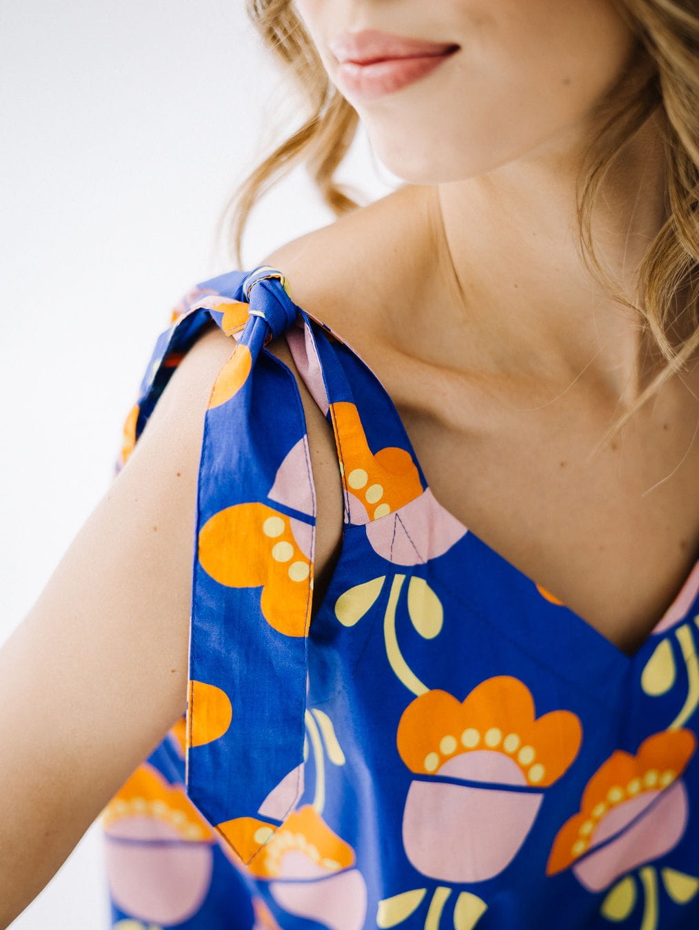 BLUZKA LUCCA – Z WIĄZANIEM NA RAMIONACH