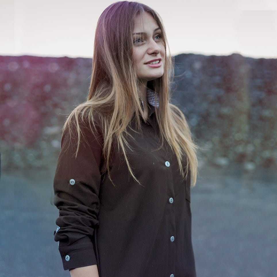 SUKIENKA KOSZULOWA FIO-CZARNY